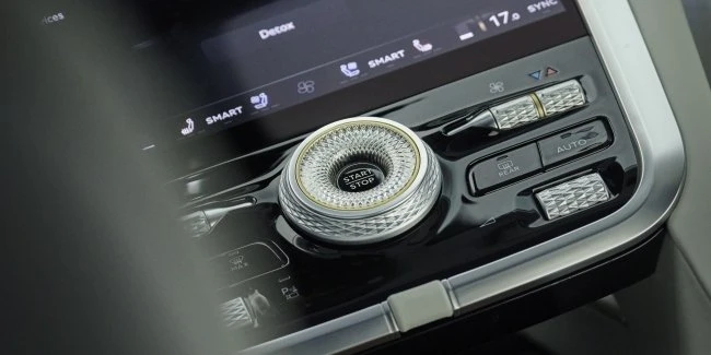 Bentley продовжує розкривати деталі свого першого серійного електромобіля