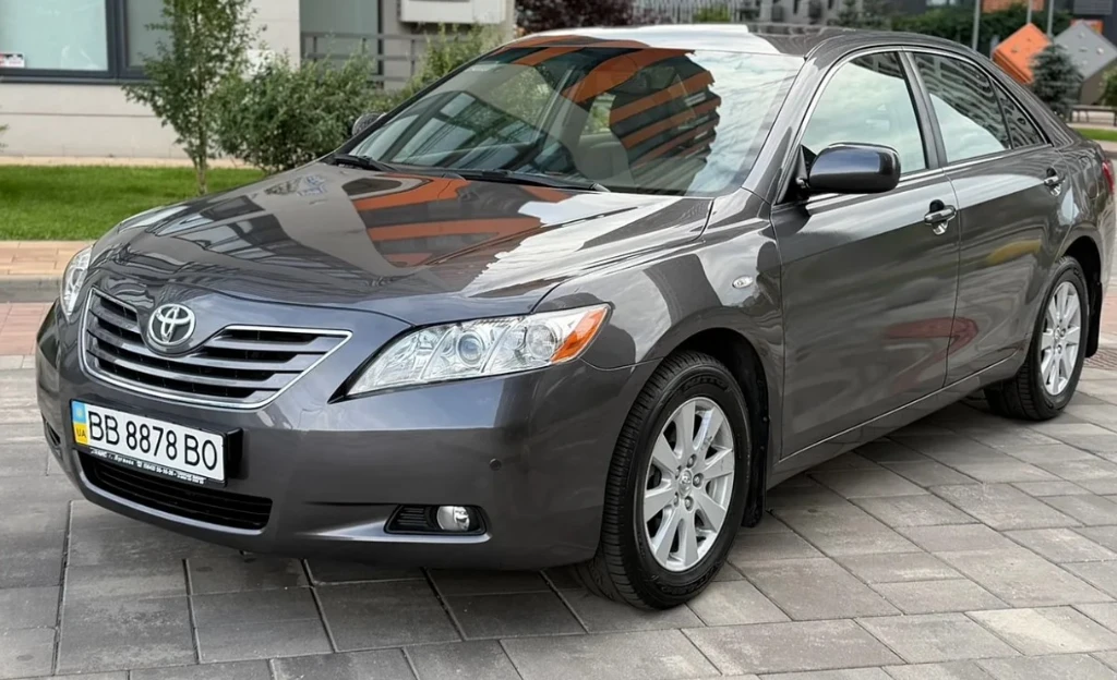 Лише 37 тисяч км за 17 років: у Києві продають Toyota Camry XV40  (фото)