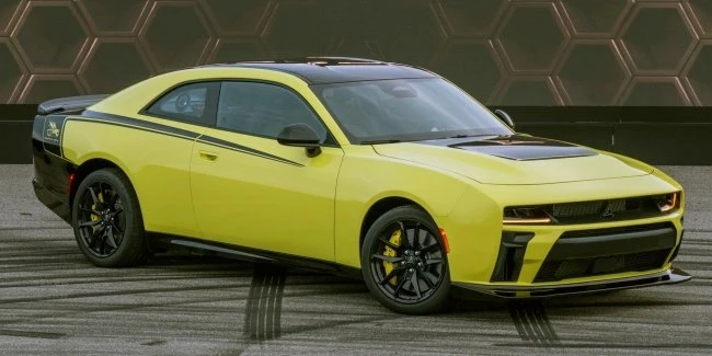Dodge представив яскравий швидкісний спорткар Charger Super Bee